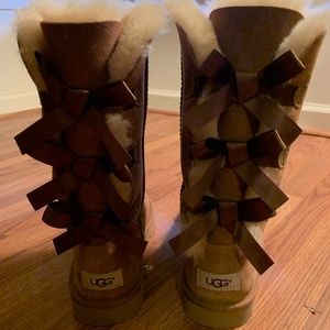 UGG Bow-Back boots